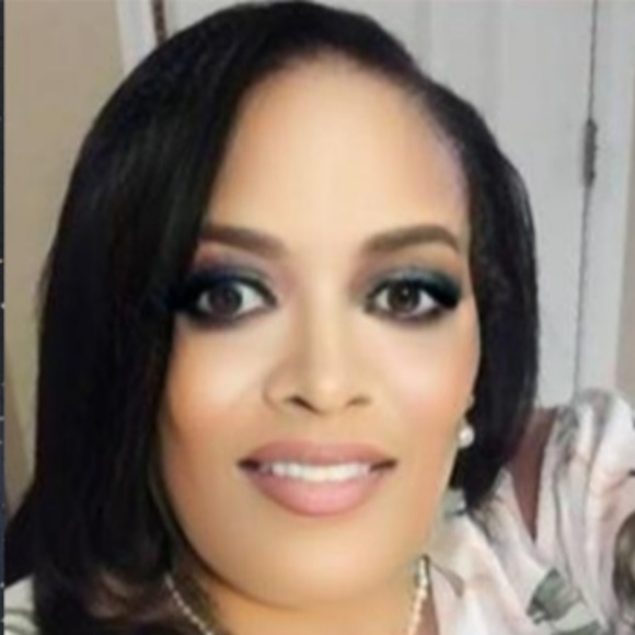 Meet your Posher, Retta - Picture 1 of 1